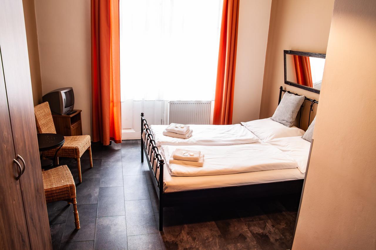Hotel Sunflower Praga Exterior foto
