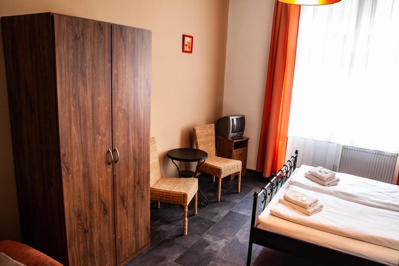 Hotel Sunflower Praga Exterior foto