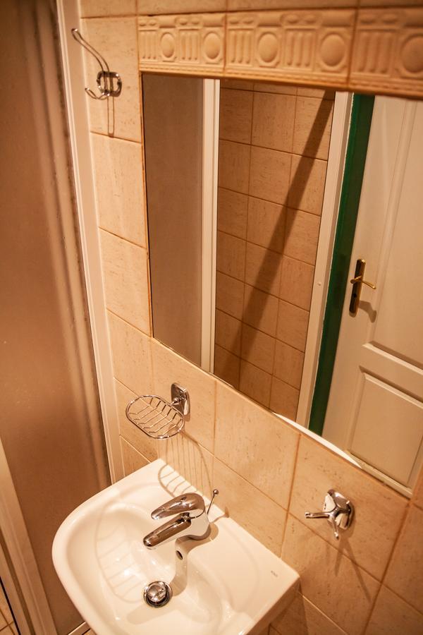 Hotel Sunflower Praga Exterior foto