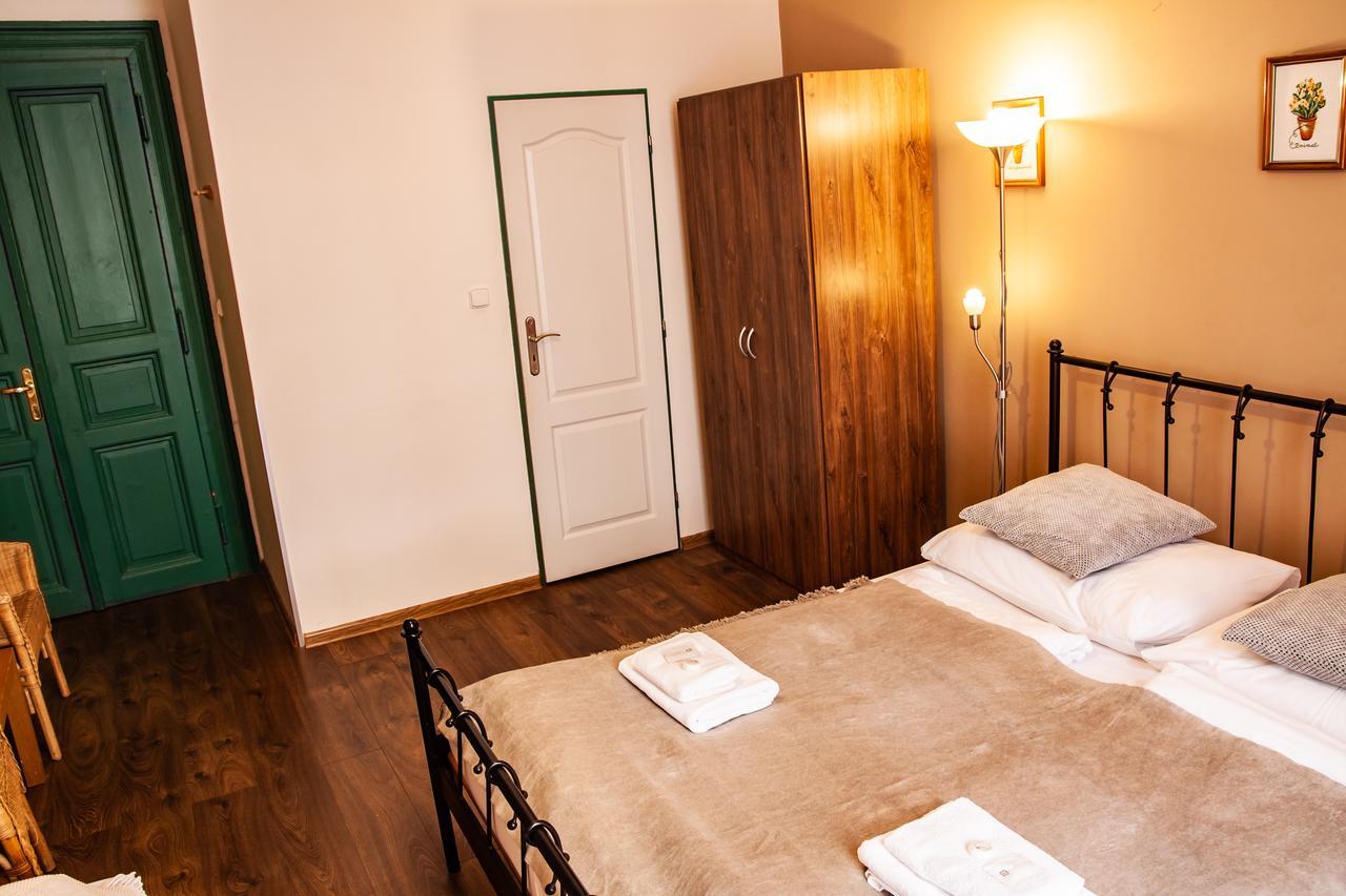Hotel Sunflower Praga Exterior foto