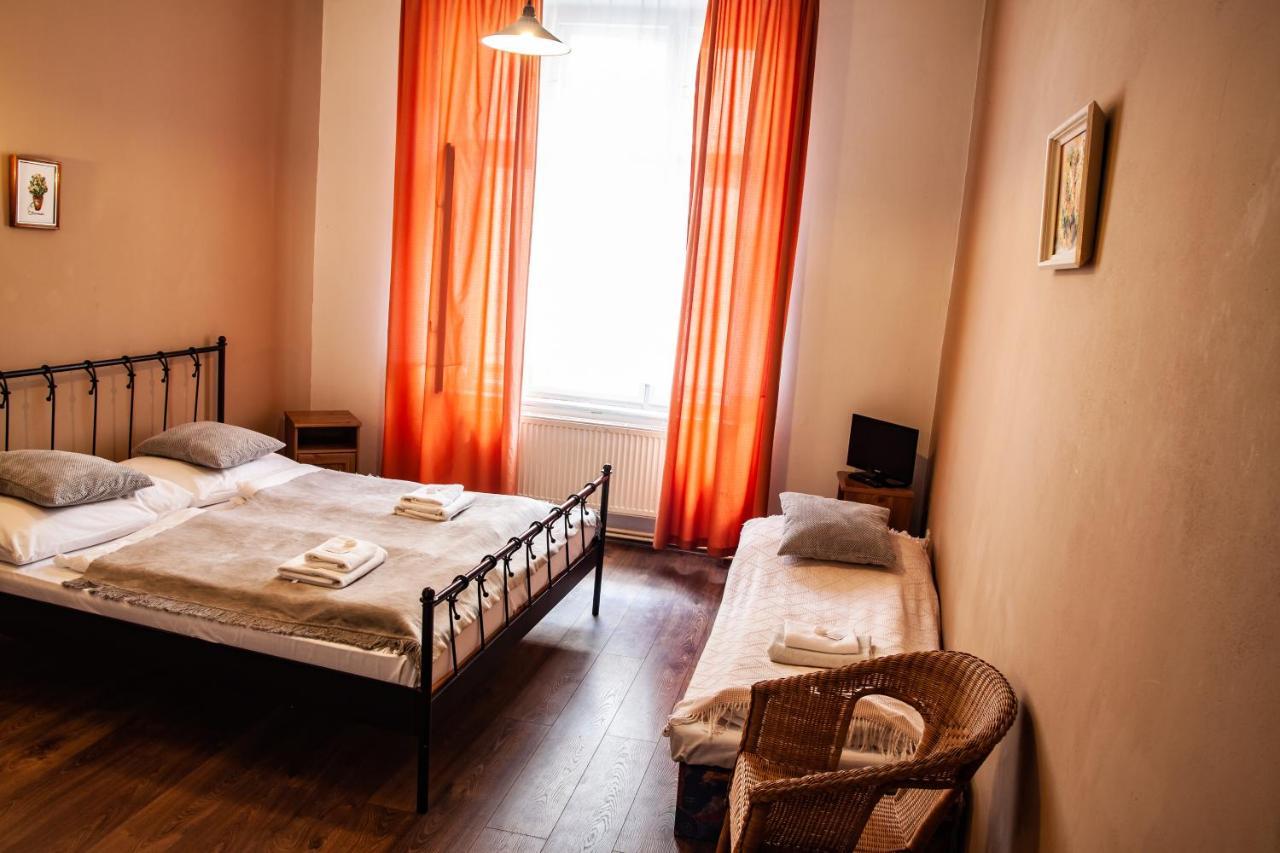 Hotel Sunflower Praga Exterior foto